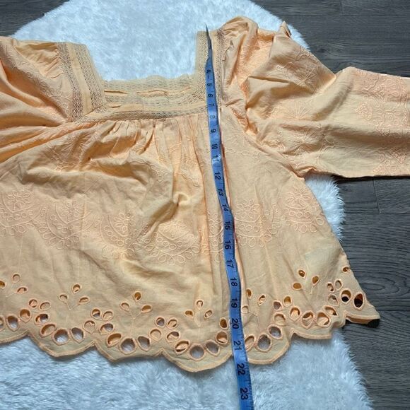 Universal Thread Peach Square Neck Top Blouse Size M Puff Sleeve Embroidered - Picture 8 of 9